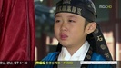- "Yun Han" si Printul Yeoning privesc cum Printul Yun se zbate pentru iertarea mamei sale.