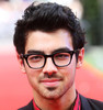 joe-jonas-glasses-dark-hair