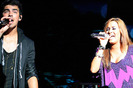 800px-JoeJonasDemiLovato2010