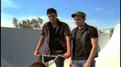 normal_Anahi_Comercial_Snickers_Latinoamerica_(frame_406)