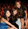 Selena Gomez, Demi Lovato  si Miley Cyrus