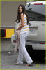 selena-gomez-visits-the-hospital-again-01