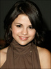 selena-gomez-celebrity-curly-short-hair-bob