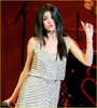 selena-gomez-o2-arena-concert-10