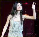 selena-gomez-o2-arena-concert-14