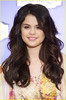 selena-gomez-kiss-tell-spain-03