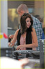 selena-gomez-security-sunglasses-05
