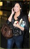 demi-lovato-chicago-apple-04