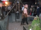 SE ARANJEAZA "SCENA" PENTRU...