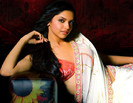 Actress_Deepika_Padukone_in_Saree_00[1]