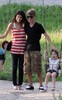 bieber-gomez-meet-family1-187x300
