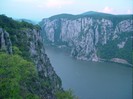 Defileul Dunarii este situat la intrarea in tara noastra, fiind al doilea ca lungime din Europa