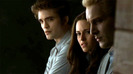 twilight-saga-eclipse-robert-pattinson-kristen-stewart-worried