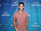 Nick-Jonas-Live-Chat-At-Cambio-Studios-06-30-2011-nick-jonas-23330519-594-445