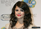 normal_selena-gomez-042