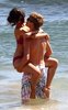 Selena-Gomez-Justin-Bieber-Kiss-Hawaii-Vacation-Photos-1