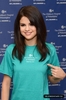 normal_selena-gomez-006