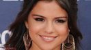 selena-gomez-din-nou-la-spital-oare-de-ce-o-doare-capul-si-are-greturi_size4