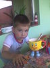fiul cel mic DANIEL serveste micu dejun
