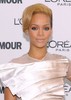 rihanna-glamour-magazine-2009-women-of-the-year-honors-01