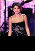 selena-gomez-bieber-tcas-kiss-01