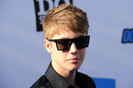 Justin+Bieber+2011+VH1+Something+Awards+Arrivals+YVPJZIbCI0Vl
