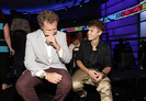 Justin+Bieber+2011+VH1+Something+Awards+Backstage+uN9hsyfRpRrl