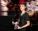 Justin+Bieber+2011+VH1+Something+Awards+Backstage+zEMRy6D_-lel
