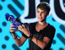 Justin+Bieber+2011+VH1+Something+Awards+Show+9gNWNJ0rywOl