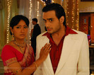 33214-choti-maa-trying-to-stop-alekh