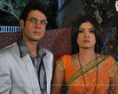 33280-naveen-and-avni-looking-worried