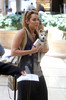 Miley Cyrus Miley Cyrus Catching Flight LAX 4OVtj7aQwZol