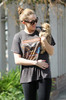 Miley Cyrus Miley Cyrus Dog Toluca Lake wzwmkgLpq2rl