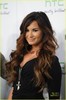 demi-lovato-htc-status-01