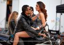 10978-akshay-kumar-and-kareena-kapoor-on-a-bike-in-kambakth-ishq