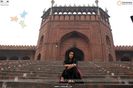 39217-kareena-kapoor-sitting-alone