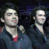 Joe si Kevin il sustin pe Nick la Grammy Nominations Concert Live