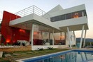 Modern-Hilltop-Home-Architecture-2