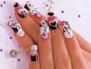 vrei-a-manichiura-mereu-impecabila-profita-acum-de-super-oferta-zilei-doar-42-lei-pentru-aplicare-un