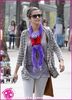 Selena-Gomez-And-Monkey-At-The-Zoo