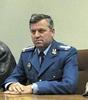 Tu nu te mai saturi de loku` asta?