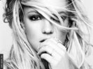 Britney_Alb-_Negru_med