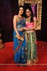 66909-pooja-gaur-and-hina-khan-at-star-parivaar-awards-2010