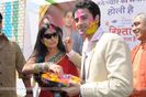 56386-akshara-and-shaurya-playing-holi