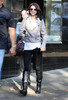 Selena-in-Vancouver-oct-15-selena-gomez-26097187-406-594
