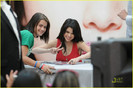 Selena-selena-gomez-8489033-1222-813