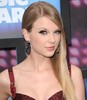 1_1_2010_CMT_Music_Awards_Arrivals_rjPCzQqryprl