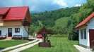 17. Curtea, fantana si in spate gradina ..