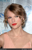 taylor-swift-2011-peoples-choice-awards-zFY6dY