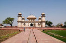 220px-Itimat-ud-Daula-agra